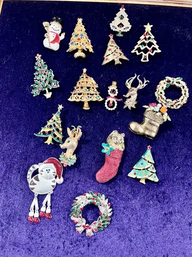 🎄Christmas Brooches And Jewelry! 🎄