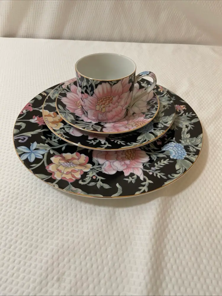 Garden Pleasures For Bloomingdales 4-piece Dinner Set.