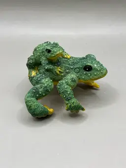 Resin Frog Planter Hangar Figurine Planter Or Vase Decor 3”