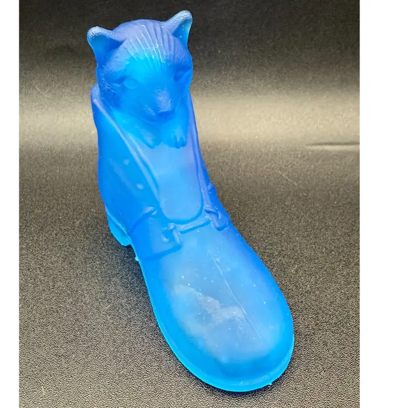 Vintage Westmoreland Blue Satin Glass   "Puss in Boots" figurine