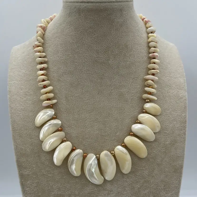 #J11 - Vintage Off White Shell Necklace Natural Pink Specks, Barrel Clasp, 9”
