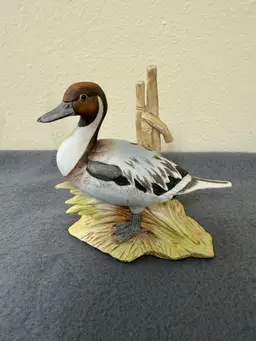 #05 1985 Nest egg Collection By Lefton Porcelain Duck