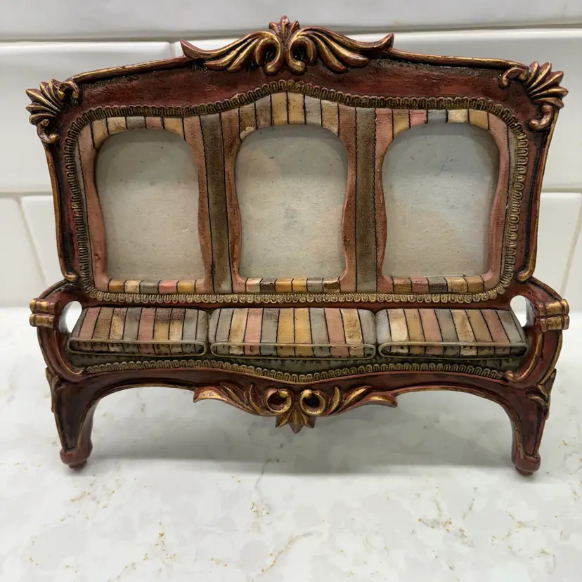 Vintage 3D Sofa Settee Picture Frame Triple Opening