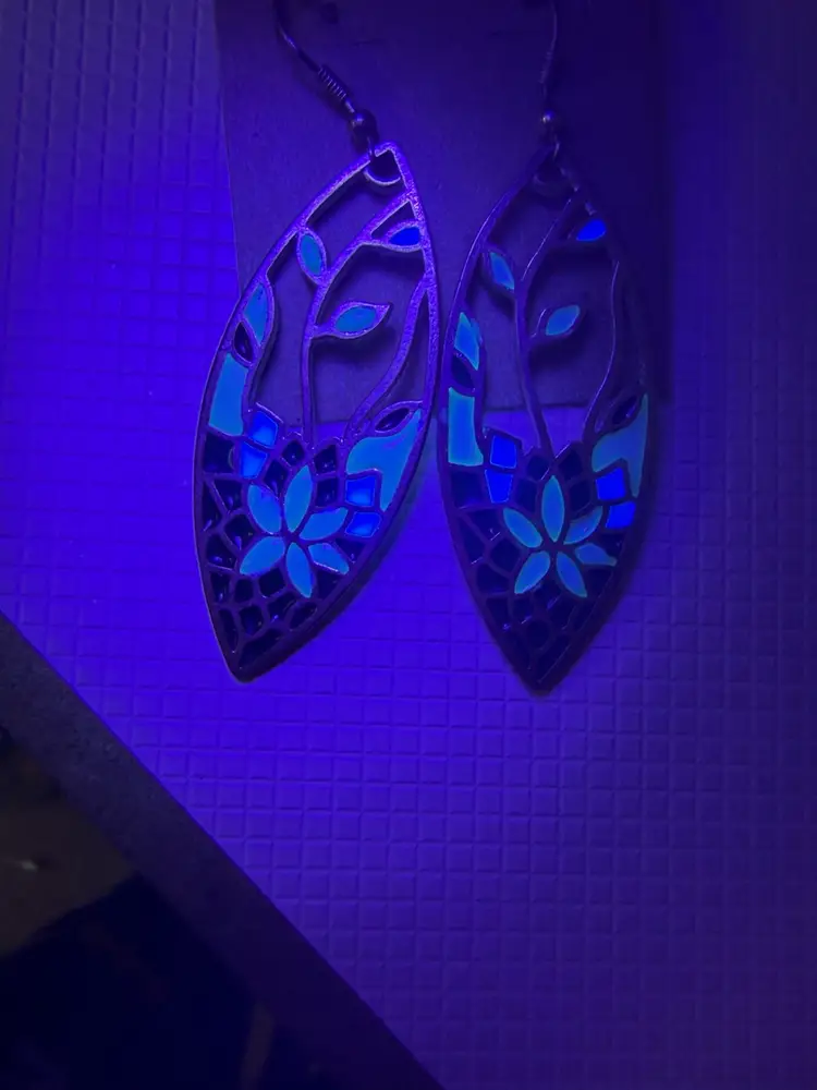 Vintage Uv Reaction Earrings With Flower Pattern