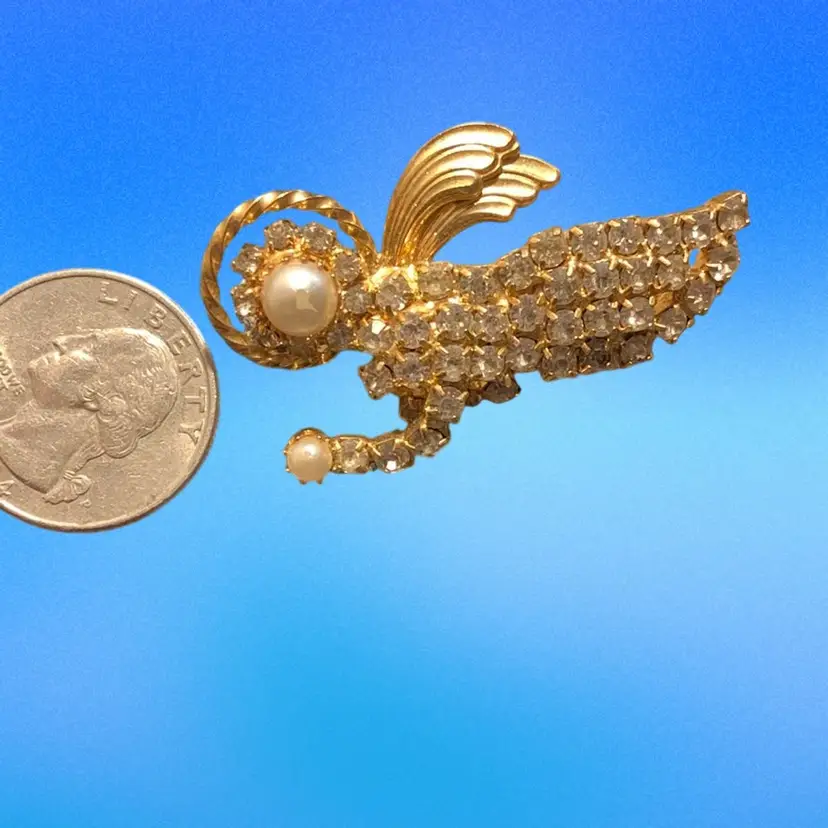 HOBE Gold Tone White Rhinestone Flying Angel, Gold Tone Textured Wings And Halo, Faux Pearl Face And Hand