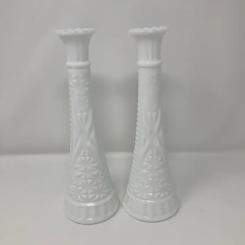 Set Of 2! Vintage Stars And Bars Milk Glass Vases! 9” Tall!