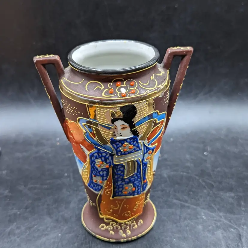 Vintage Satsuma Moriage Hand Painted Vase With Geisha Design.