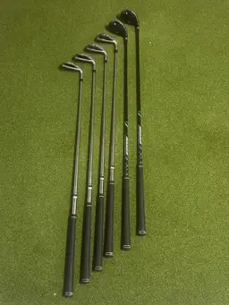 Cobra Fly-Z XL hybrids and irons 5-PW Regular Flex