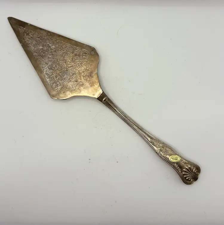 Vintage, ornate silver-plated cake or pie server - Ornate Scroll Design 11”