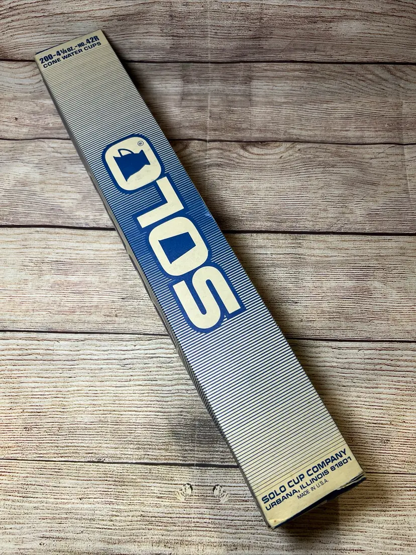 Vintage SOLO Paper Cone Water Cup Box Of 200  4oz (118ml) 4R New Old Stock