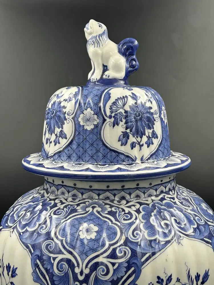 Vintage large Delft blue and white Lidded Vase/urn Florals And Foo  Dog Holland
