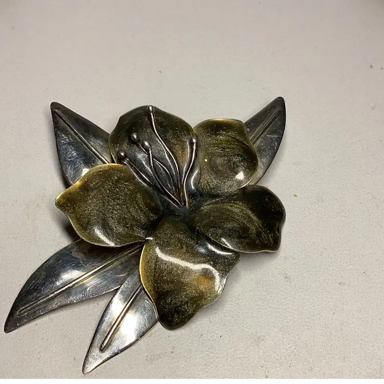 Green Enameled & Silvertone Flower Brooch 3”