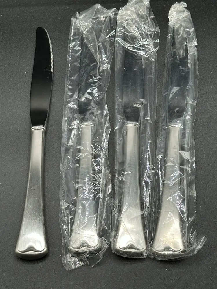 4- Onieda Cygnet Knives New