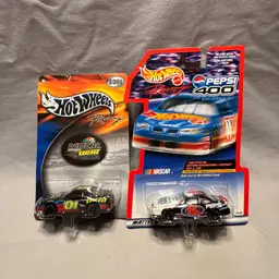 Lot of 2 Vintage Hotwheels Pepsi 400 Daytona at the speed of Light Diecast 1/64