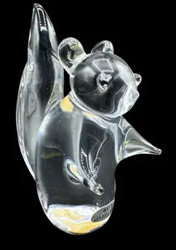 Signed Lynso Great City Traders Art Glass Paperweight Figurine Squirrel 4.75”