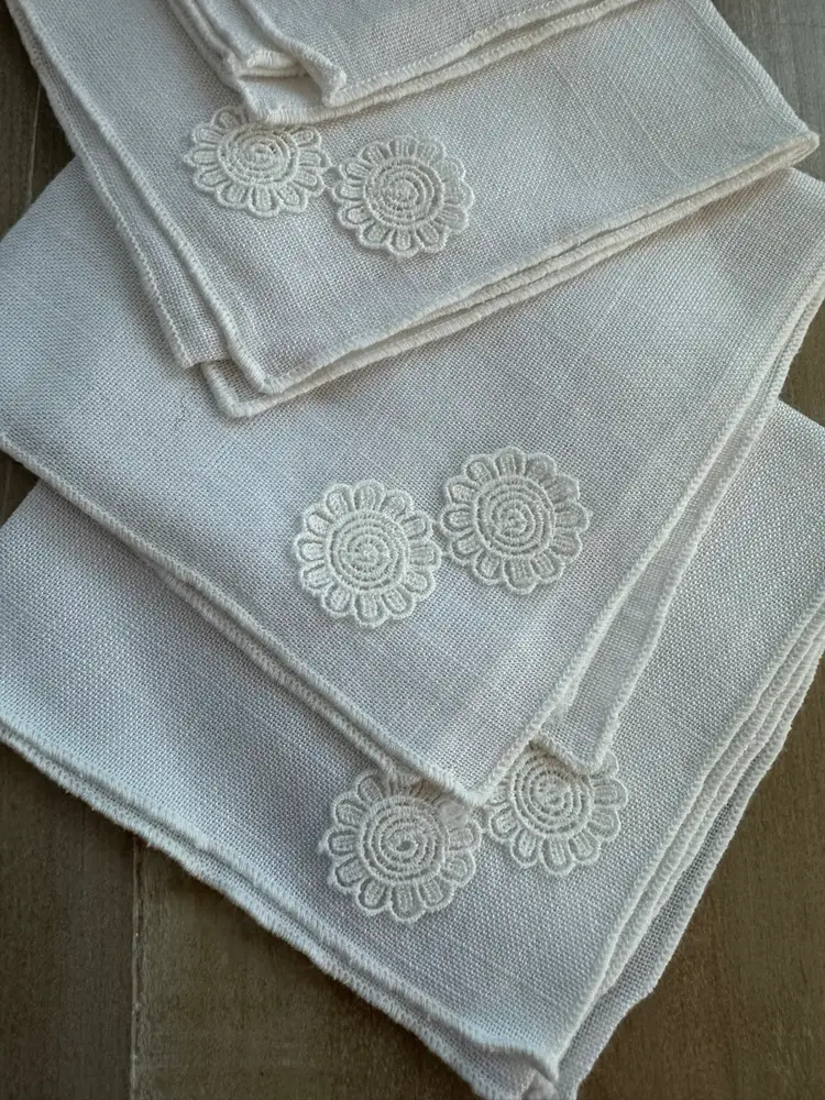 4 vintage white cotton or linen napkins with an embroidered floral design
