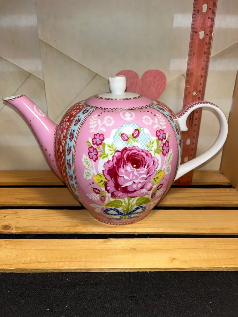 PIP Studios Pink Rose Tea Porcelain Tea Pot 7:25x11”