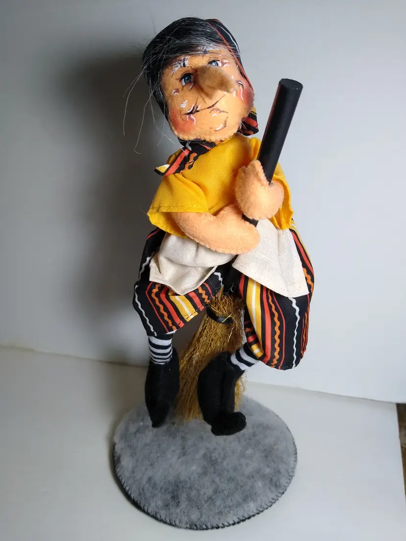 Annalee Witch Artist Doll Halloween Black Orange Yellow 10 Inch Vintage