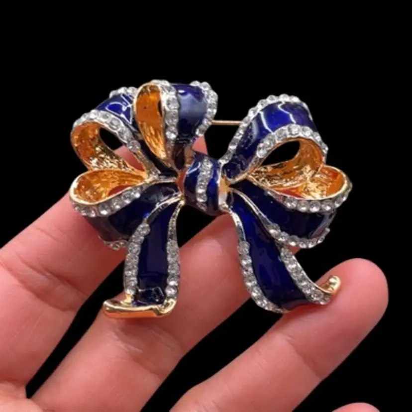 **Blue Enamel Gold Tone Clear Rhinestone Holiday Bow Ribbon Brooch 2” 🎀