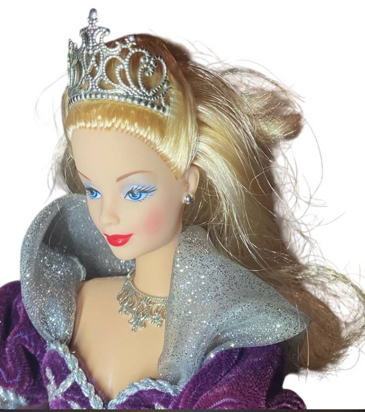 Barbie Doll Special Edition Millennium Princess 2000 W/stand And Ornament