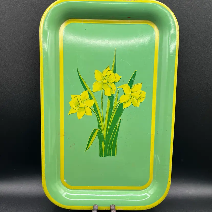 #13 Vintage Olive Green Daffodil Rectangular Metal Serving Tray READ 14” 🌼