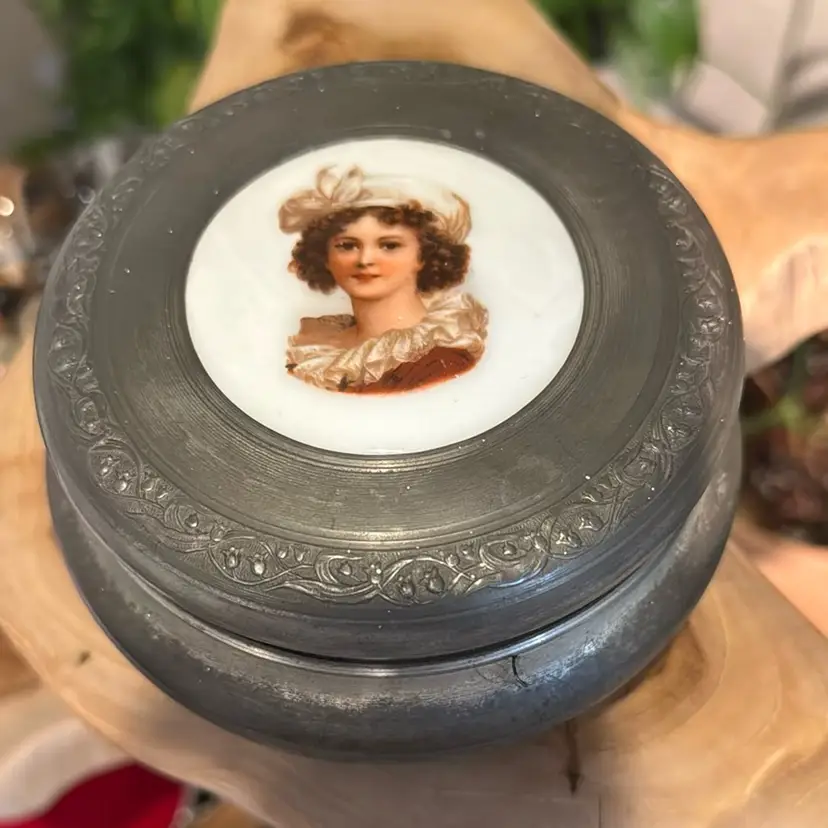 Vintage Lador Powder And Music Box