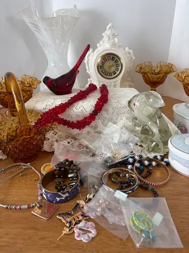 2:41pm POP UP!!! JEWELRY THAT GLOWS!!