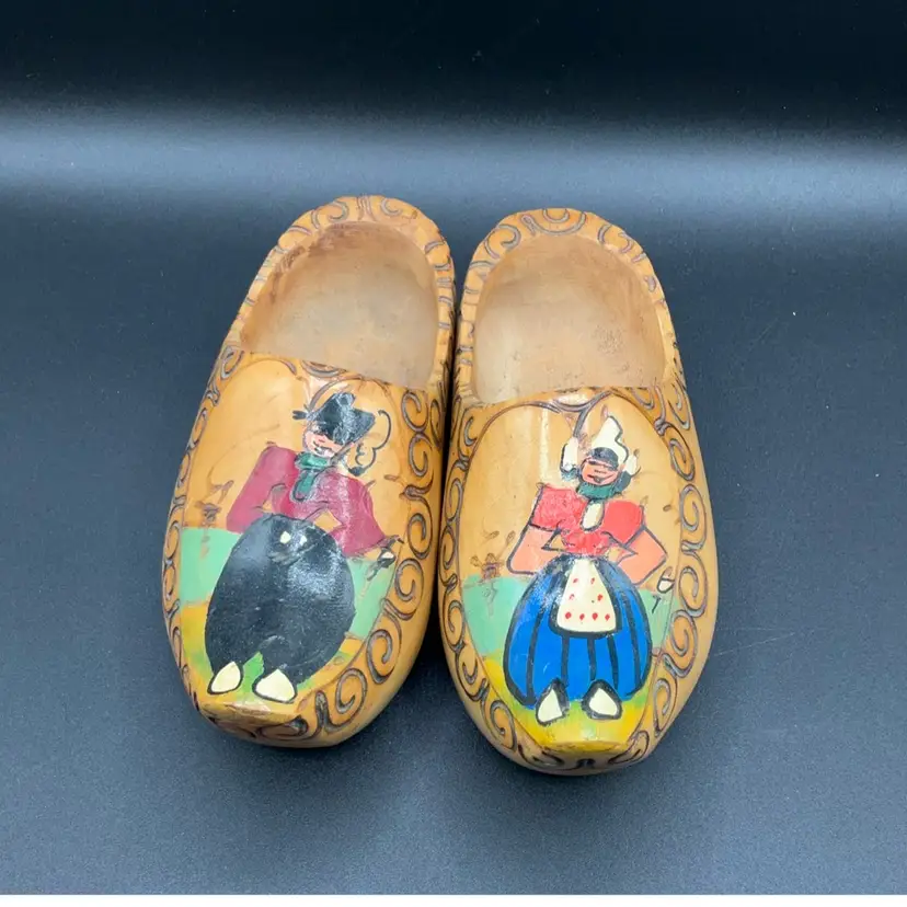 Wood Dutch Clogs with wall hangers 7"Lx3.5"W