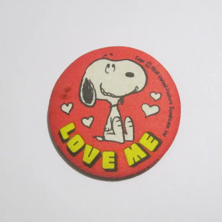 Snoopy Love Me Fabric Button Pin 70s Peanuts Cartoon Made In USA