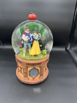 Disney Snow White Snow Globe