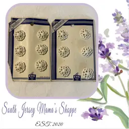 Vintage Made In The USA Le Chic White Floral Buttons (Bag 32)