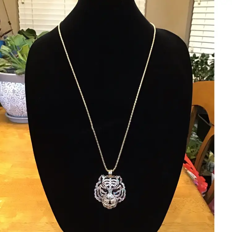 Betsy Johnson Multicolor Tiger Face Necklace 17 Inches 