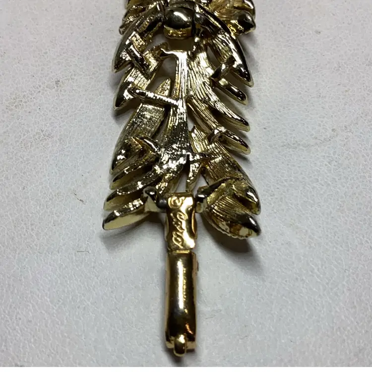 Coro Goldtone Leave Bracelet 7”