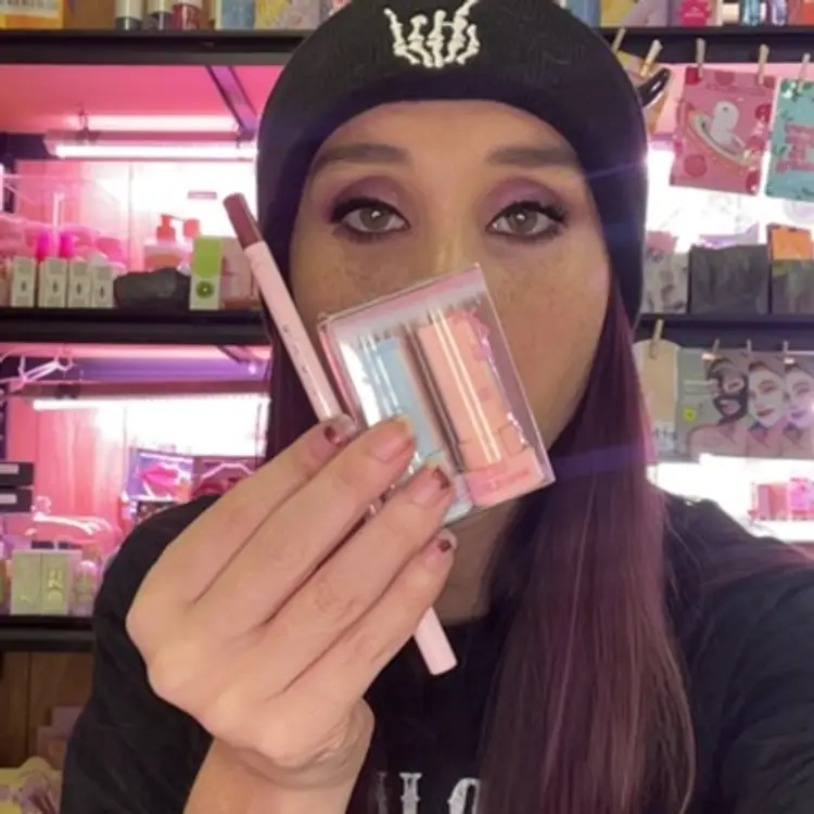 Liner And Double Lipstick