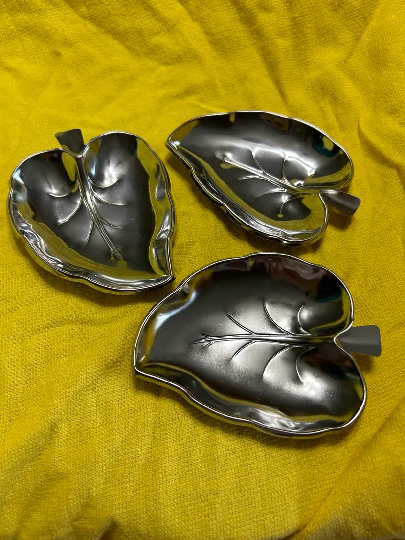 Set Of 3 Metal Silver Tone Leaf Ashtrays/Trinket Dish 5.25"