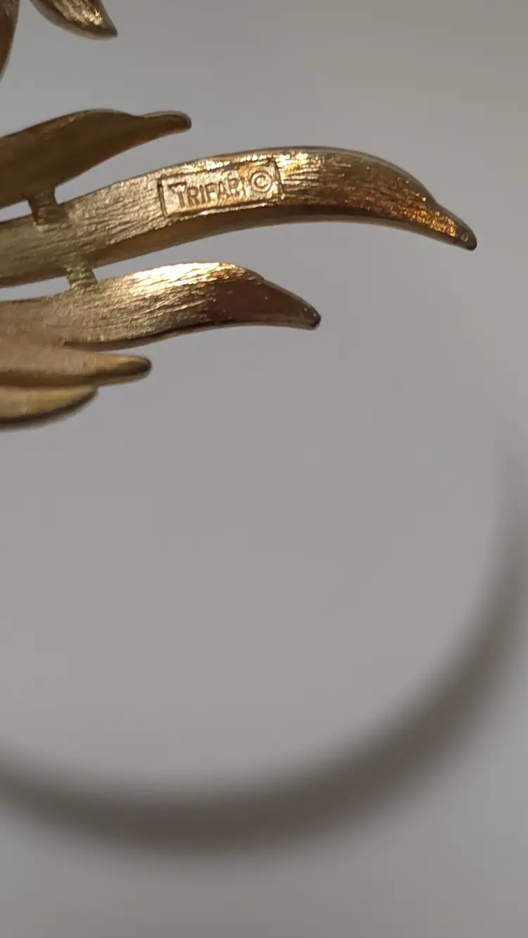 Vintage Trifari Goldtone Swirl Leaf Feather Wave Brooch Brushed Hardware