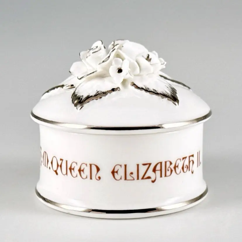 Crown Staffordshire Queen Elizabeth II Silver Jubilee 1952-1977 Fine Bone China Trinket Box