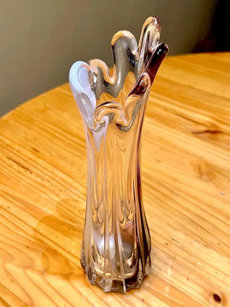 💜🤍Mid-Century Eight Finger Amethyst and White Column Swung Vase🤍💜