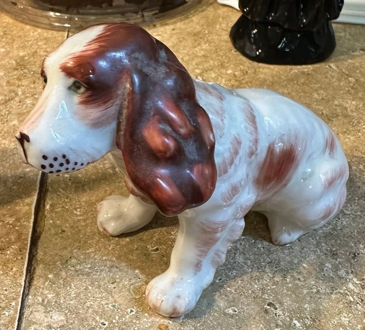 VINTAGE JAPAN BROWN & WHITE COCKER SPANIEL CERAMIC FIGURINE-DOGS-ART POTTERY
