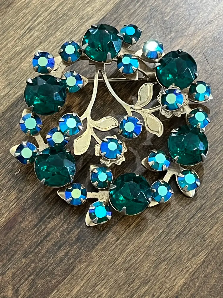 Vintage Goldtone Peacock Rhinestones Wreath Brooch