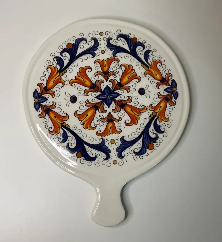 Ceramica Cuore Decal Ricco Deruta Trivet with Handle Crafted in Italy, 8 3/8” round with handle