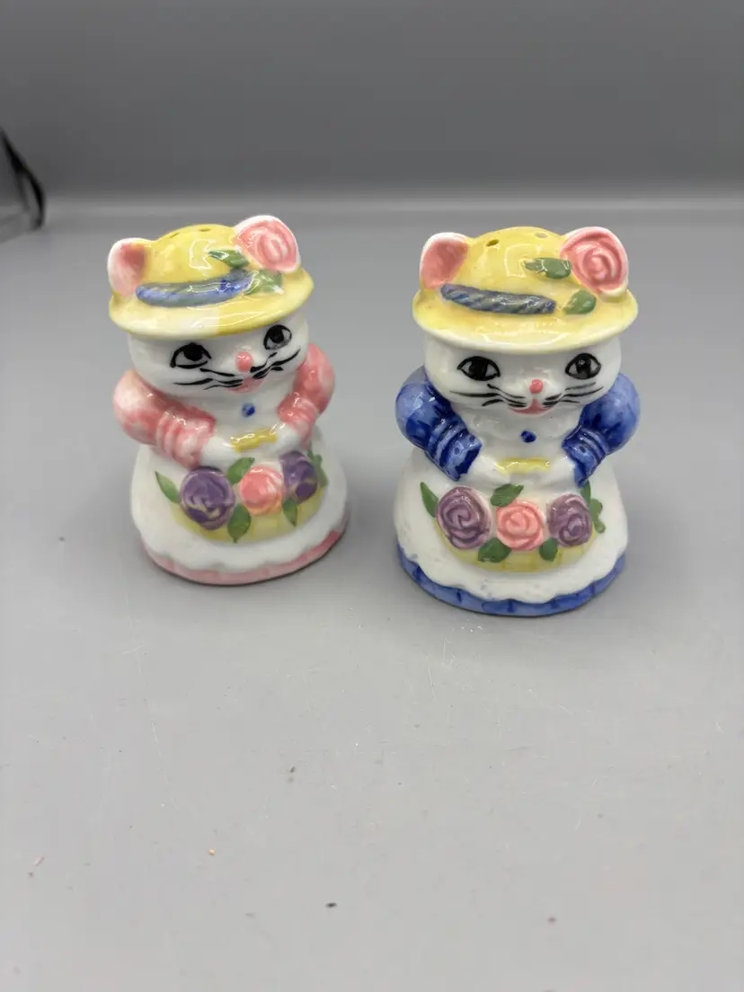 Vintage Ron Gordon Easter Cat salt & Pepper
