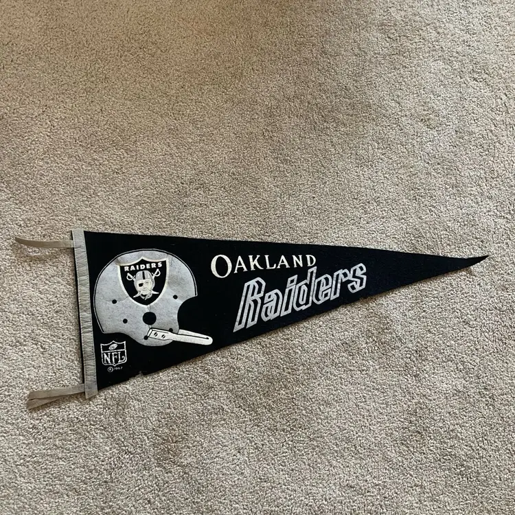Vintage 1967 Oakland Raiders 1 Bar Helmet Pennant
