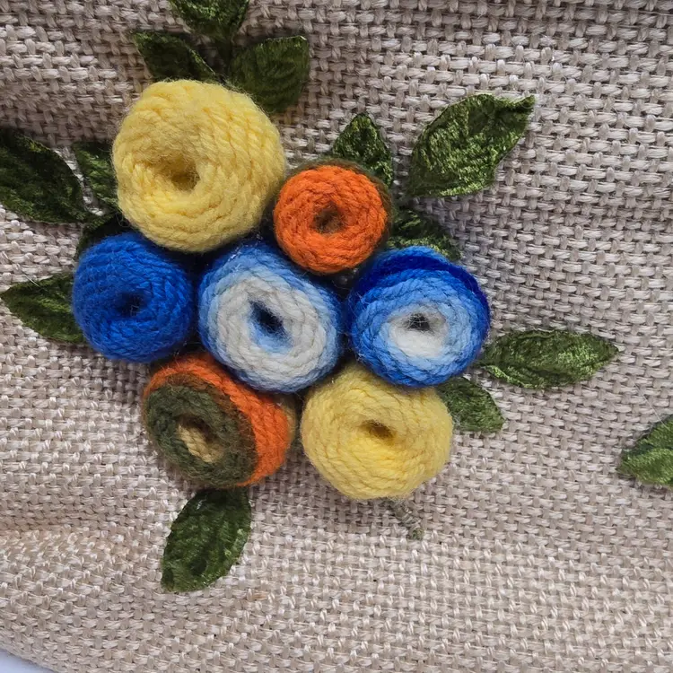 Fantastic woven handbag purse with yarn flowers