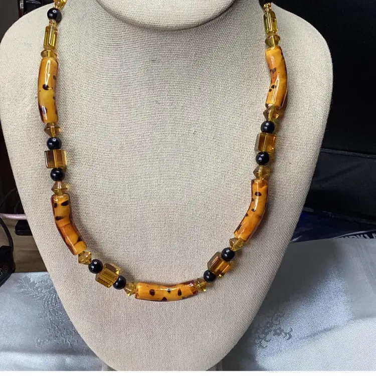 Yellow And Black Glass Beads Necklace Barrel Clasp 20”