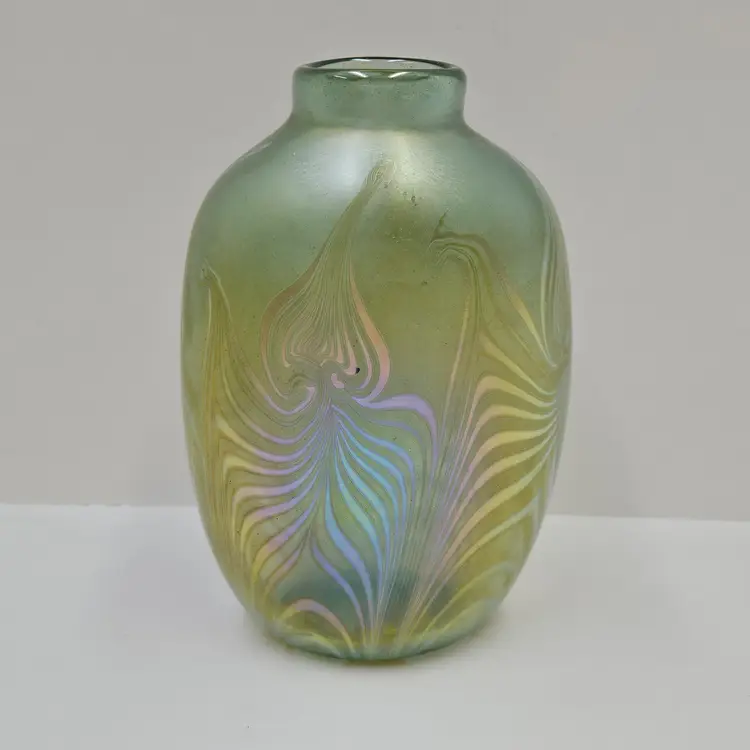 Vintage Signed Rosenfeld Green Iridescent Pulled Feather Art Glass Vase
