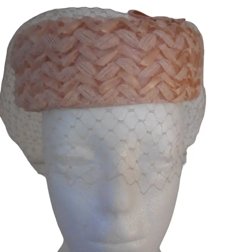 Vintage Womens Pink Pillbox hat w/ netting and bows woven design