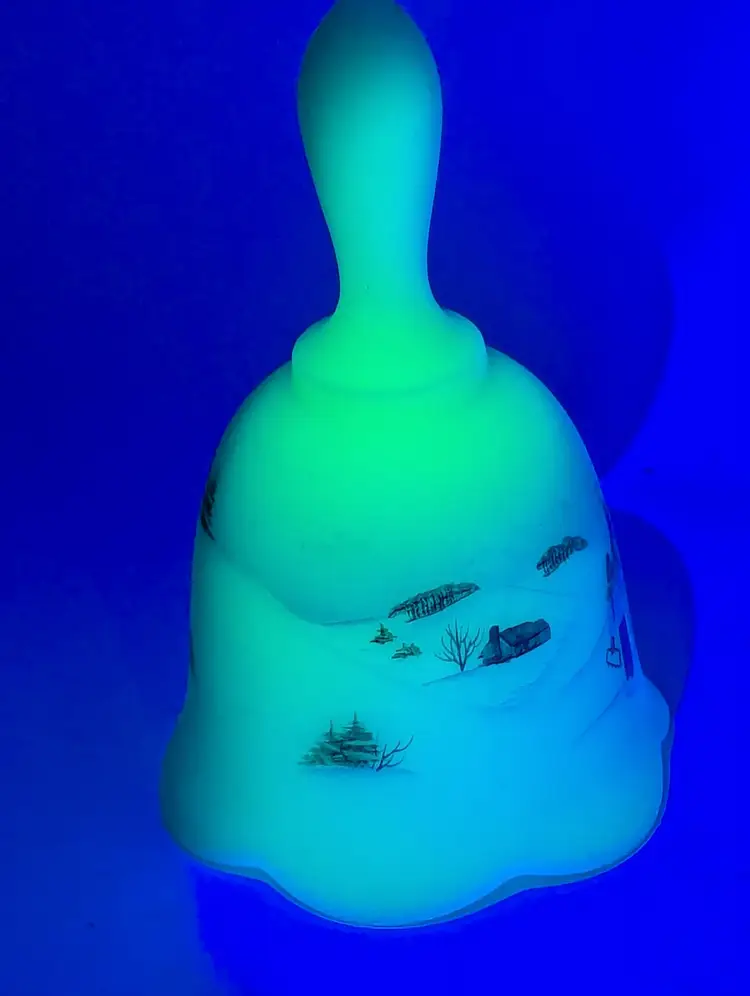 Fenton Art Glass Christmas Classic Collection 1982 Country Christmas Bell