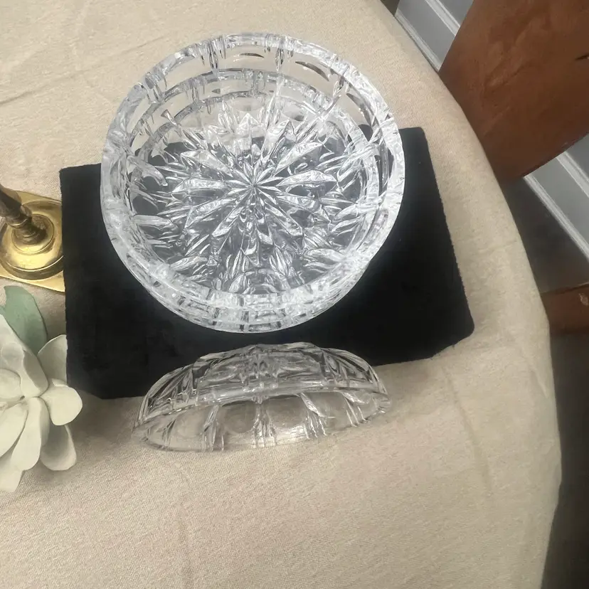 #01 4 Stunning Crystal/Cut Glass Starburst Pattern Bowls