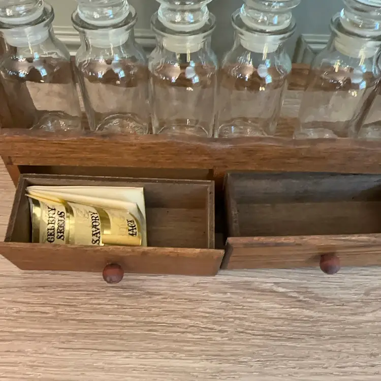 Spice Rack With 11 Bottles